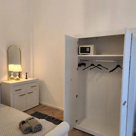 Ultra Panoramic Cu Balcon Apartment *