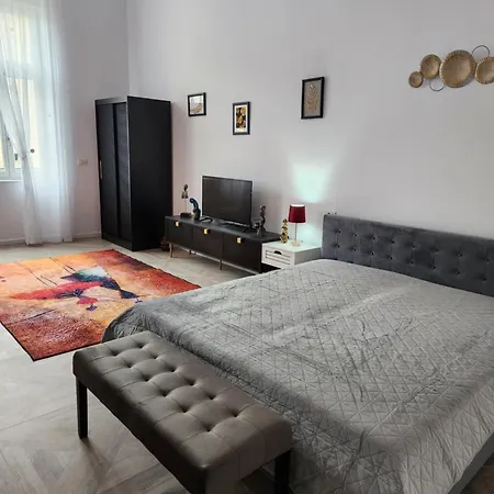 Ultra Panoramic Cu Balcon Apartment