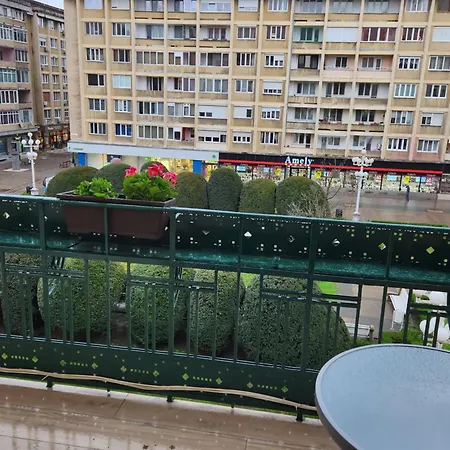 Ultra Panoramic Cu Balcon Apartment *